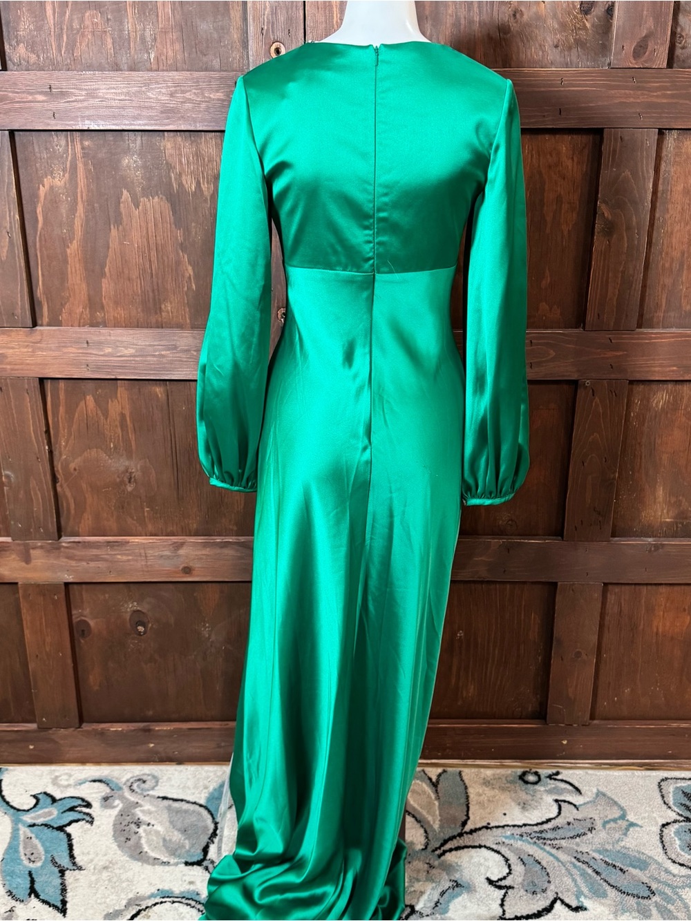Green Satin V-Neck Long Sleeve Evening Dress - Picture 2 of 6